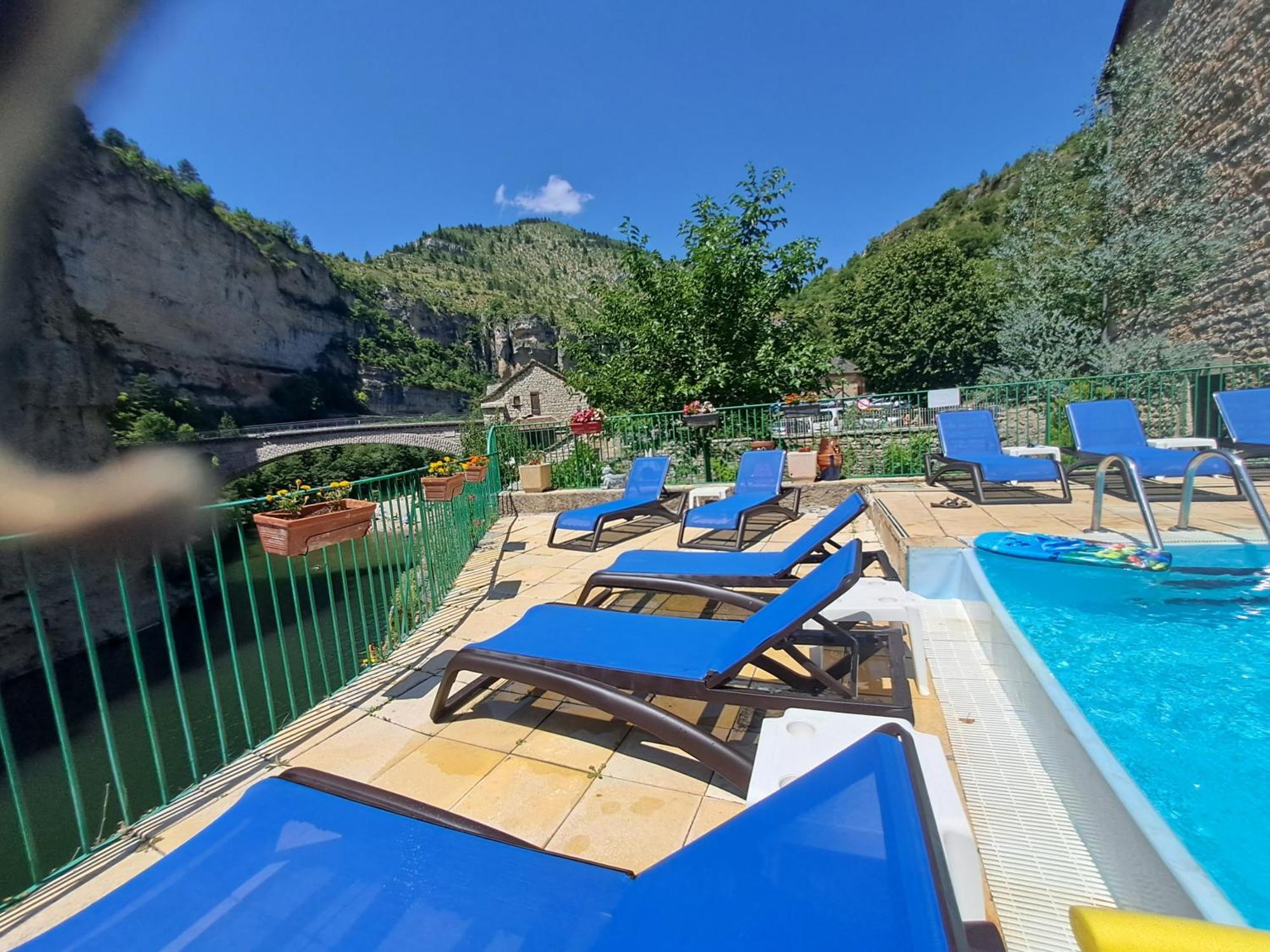Logis Restaurant De La Cascade Hotel 2*
